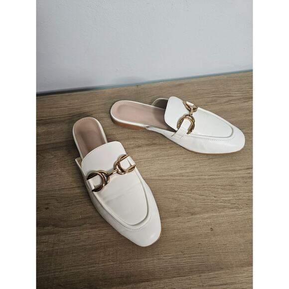 Cuccoo White Slip-On Loafers Flats with Gold Chain Detail –Women's Size 39 - Picture 7 of 7